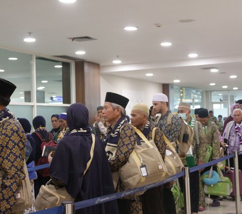 Perdana Setelah Pandemi, Bandara Adi Soemarmo Solo Kembali Layani Penerbangan Umrah