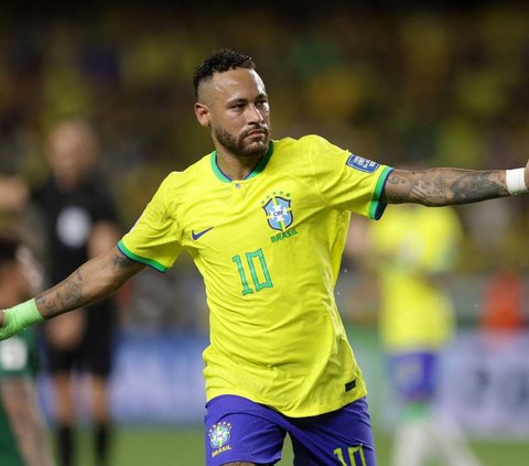 Megabintang Timnas Brasil, Neymar da Silva berhasil memecahkan rekor fantastis yang sebelumnya dipegang oleh legenda Pele. Neymar menjadi pencetak gol terbanyak atau top skor sepanjang masa untuk Timnas Brasil.