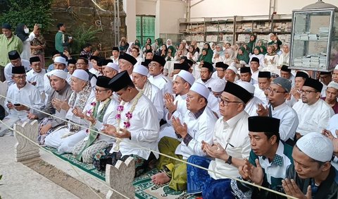 Ini Alasan Cak Imin Ajak Anies Ziarah ke Makam Sunan Ampel