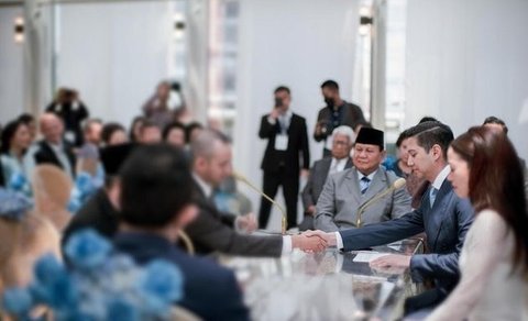 Prabowo Saksikan Budi Ucapkan Dua Kalimat Syahadat