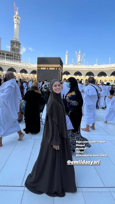 Potret Nycta Gina dan Keluarga Pilih Jalani Umrah di Momen Pergantian Tahun, Ungkap Rasa Penuh Syukur