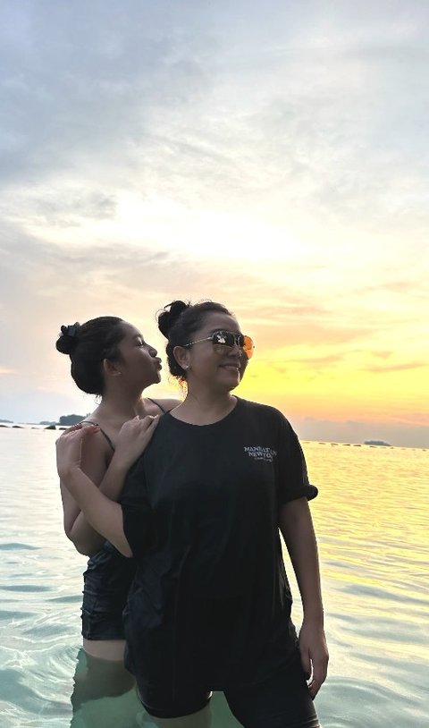 Liburan Mewah Mayangsari Bareng Keluarga di Pulau Pribadi, Nikmati Sunset di Atas Yacht