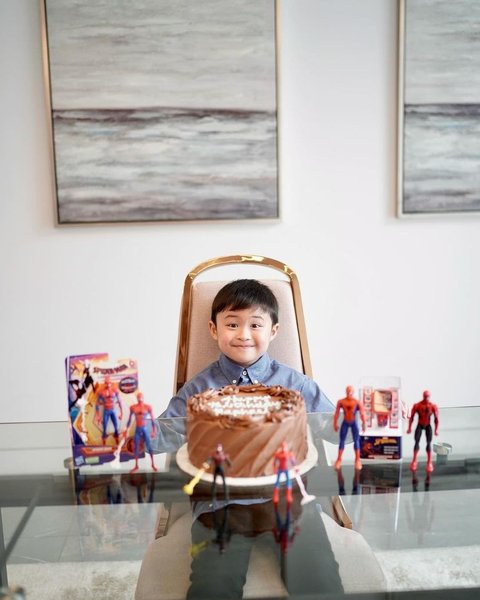 Potret Keseruan Ultah Raphael Moeis Putra Ganteng Sandra Dewi Bertema Spiderman di California
