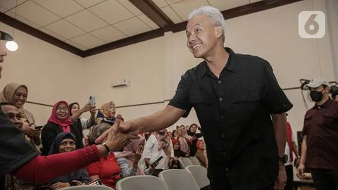 FOTO: Ganjar Pranowo Berdialog dengan Pelaku dan Pengusaha UMKM di Banyumas