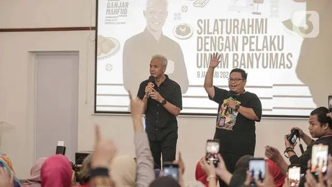 FOTO: Ganjar Pranowo Berdialog dengan Pelaku dan Pengusaha UMKM di Banyumas