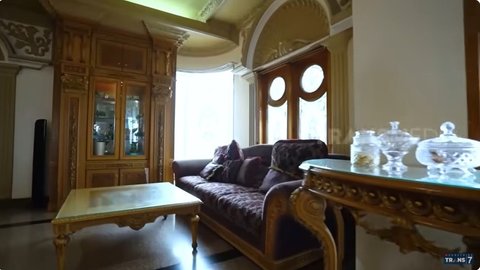 Penampakan Rumah Mewah Bak Istana Muzdalifah yang Kini Jadi 'Gudang', Ngaku Akan Dijual Rp40 Miliar