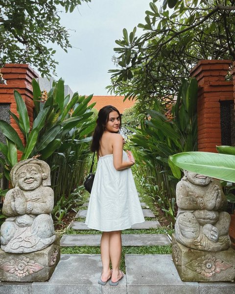 Potret Cantik & Imutnya Marsha Aruan di Bali, Pakai Mini Dress Putih Curi Perhatian