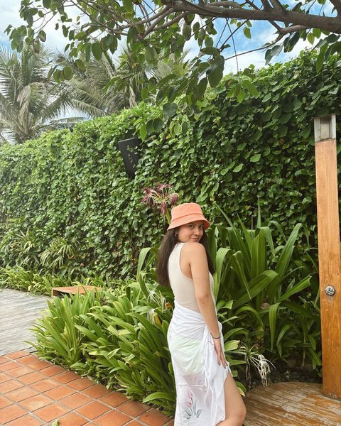 Potret Cantik & Imutnya Marsha Aruan di Bali, Pakai Mini Dress Putih Curi Perhatian
