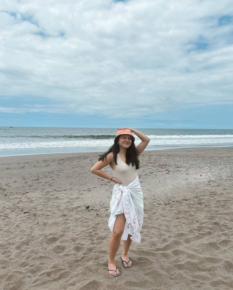 Potret Cantik & Imutnya Marsha Aruan di Bali, Pakai Mini Dress Putih Curi Perhatian