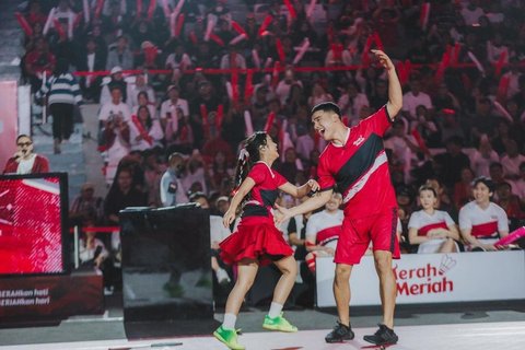 Momen Kemenangan Fuji & Fadly Faisal usai Tanding Bulu Tangkis, Adik dan Kakak Kompak Banget Hingga Bawa Pulang Piala