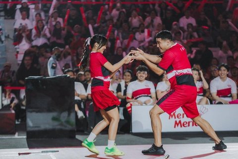 Momen Kemenangan Fuji & Fadly Faisal usai Tanding Bulu Tangkis, Adik dan Kakak Kompak Banget Hingga Bawa Pulang Piala