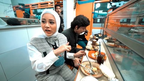 Potret 10 Artis `Sultan` Makan di Warteg, Raffi Ahmad Disindir: Coba Ajak Istrinya Mau Gak?