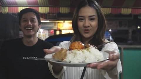 Potret 10 Artis `Sultan` Makan di Warteg, Raffi Ahmad Disindir: Coba Ajak Istrinya Mau Gak?