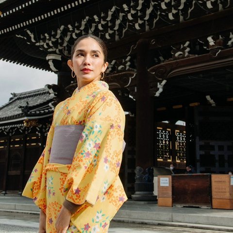 8 Photos of Andhika Pratama and Ussy Family in Matching Kimonos While on Vacation in Japan