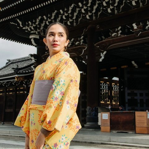 Foto-foto Keluarga Ussy Sulistiawaty dan Andhika Pratama Kompak Pakai Kimono, Penampilan Elea Bikin Salfok