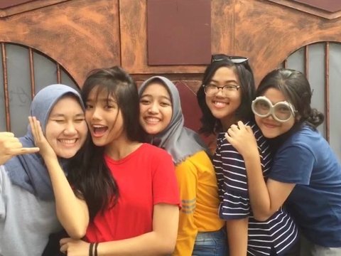 Potret Fuji Bareng Bestie yang Jadi Saksi Perjalanan Kariernya Sebagai Artis, Dekat Sejak 2018