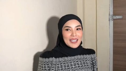 Pulang Umrah, ini 10 Potret Terbaru Nindy Ayunda Pakai Hijab Bikin Kaget Rekan Seleb: Cantik Amat!