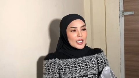 Pulang Umrah, ini 10 Potret Terbaru Nindy Ayunda Pakai Hijab Bikin Kaget Rekan Seleb: Cantik Amat!