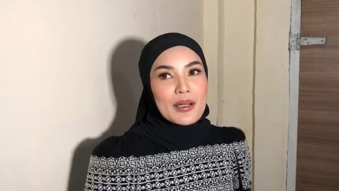 Pulang Umrah, ini 10 Potret Terbaru Nindy Ayunda Pakai Hijab Bikin Kaget Rekan Seleb: Cantik Amat!