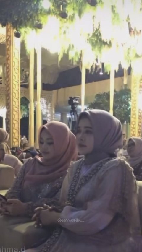 8 Portraits of Bella Bonita Wearing Hijab Accompanying Her Husband at Gus Kautsar's Daughter's Wedding