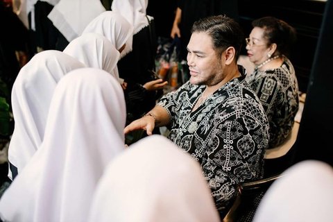 Potret Ivan Gunawan Rayakan Ultah dengan Gelar Pengajian di Rumah, Penampilannya Ramai Disorot