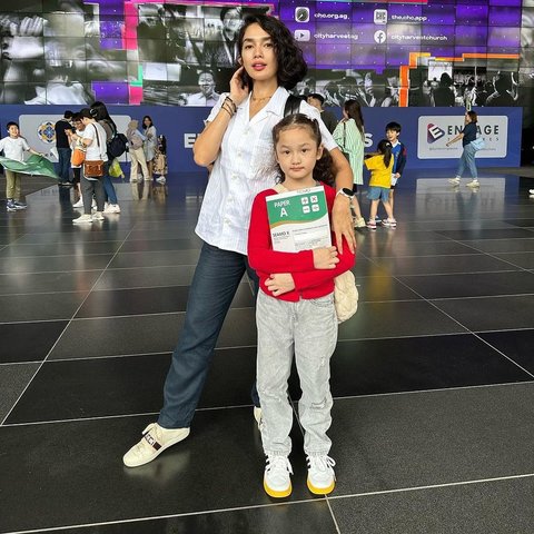 Cantik dan Pintar, Potret Sheva Anak Andhika Pratama & Ussy Sulistiawaty Ikut Olimpiade Matematika Se-Asia