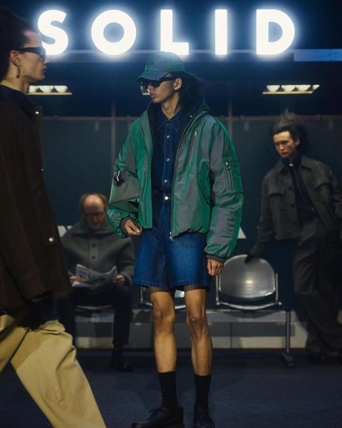 Foto-foto Raihan Fahrizal yang Jadi Model Pertama Indonesia di Runway Paris Fashion Week 2024