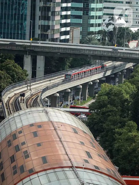 FOTO: Target Tahun 2024, 69.000 Penumpang per Hari Akan Padati LRT Jabodebek