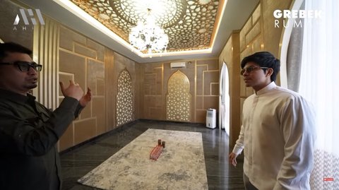 Mewah & Super Luas, Potret Rumah Baru Ustaz Solmed yang Dilengkapi Home Theater Hingga Pom Bensin Pribadi