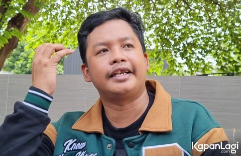 Delapan Foto Dustin Tiffani yang Mengungkap Pendapatannya Mencapai Angka Tiga Digit Setiap Bulannya