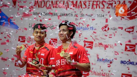 FOTO: Keharuan Daniel Martin Jadi Juara Indonesia Masters 2024 Bersama Leo Carnando Usai Tekuk Pasangan Denmark