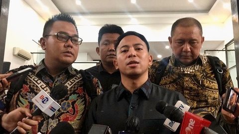 Potret Ganteng Fattah Riphat Suami Poppy Bunga yang Berprofesi Sebagai Pengacara, Dulu Viral Jadi Sopir Taksi Online