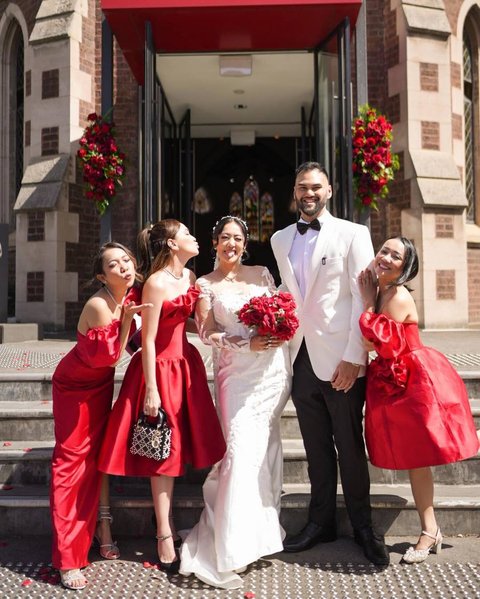 Tampil dalam Balutan Dress Merah, Intip 10 Potret Cantik Shandy Aulia saat jadi Bridesmaid di Australia