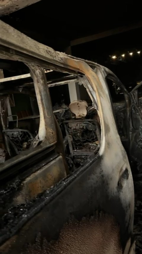 Potret Rumah Wandra Restusiyan saat Kebakaran, Mobil Alphard Ikut Ludes  Dilalap Api