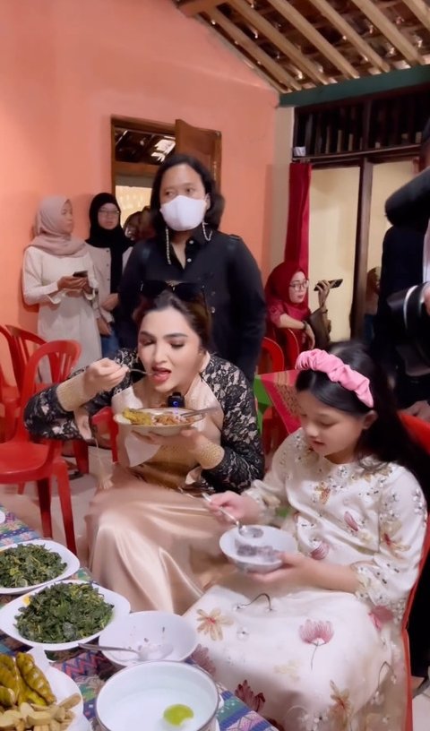 Makan Makanan Sederhana