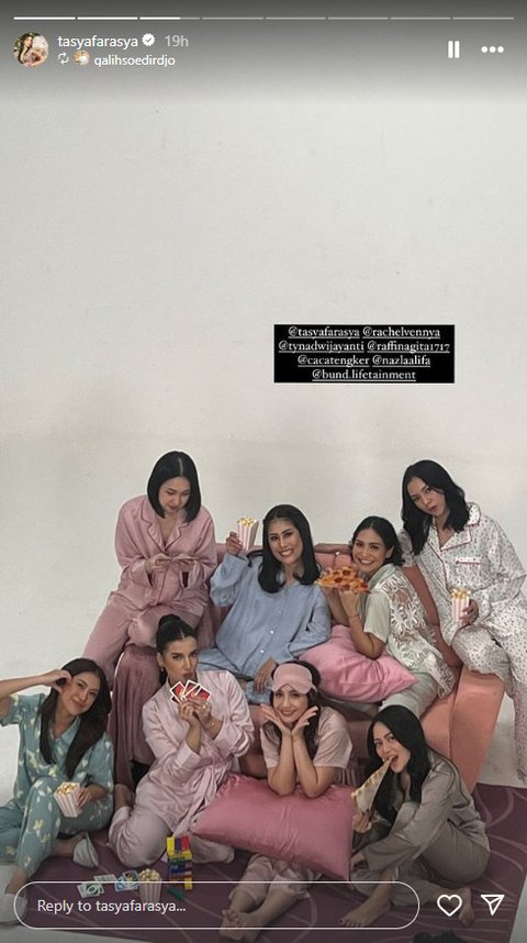 Potret Nagita Slavina Bareng Bestie Jalani Pemotretan ala Pajamas Party, Cantik-cantik Semua!