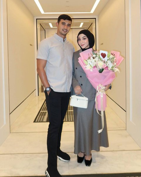 8 Foto Margin & Ali Syakieb Dinner Romantis Berdua Saat Rayakan Anniversary Pernikahan