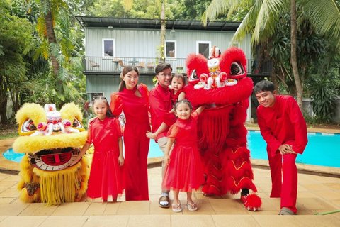 Undang Barongsai ke Rumah, Intip Foto-foto Keluarga Pasangan Ruben Onsu dan Sarwendah Rayakan Tahun Baru Imlek