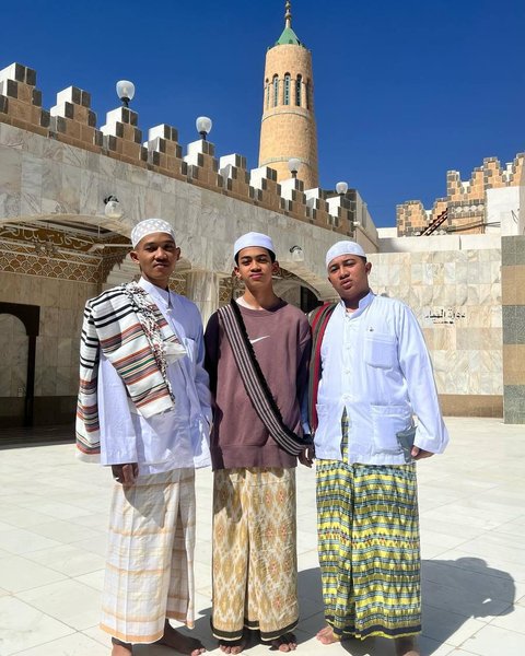 Tak Pernah Tersorot, Potret Bilal Anak Bungsu Ummi Pipik & Mendiang Ustaz Jefri yang Kini Sekolah di Yaman