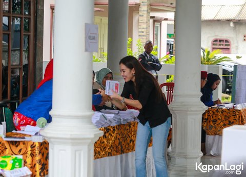 Membagikan Momen Pertunangan Dengan Kekasih