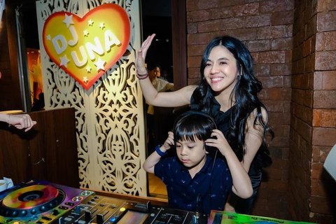 Potret Cantik DJ Una Momong Putra Semata Wayangnya, Single Mom yang Selalu Sukses Curi Perhatian