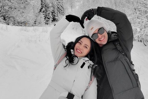 Intip Keseruan Pasangan Kekasih Rachel Vennya dan Salim Nauderer Liburan di Norwegia Demi Berburu Aurora