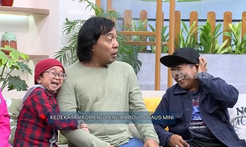 Kocak Abis! Potret Komeng Rangkul 'Rakyat Kecil' Pasca Heboh Pemilu 2024, Ternyata Sudah Dilakukan Sejak Dulu