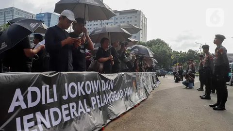 FOTO: Momen Aksi Kamisan ke-806, Aktivis Tagih Janji Jokowi Tuntaskan Pelanggaran HAM Berat