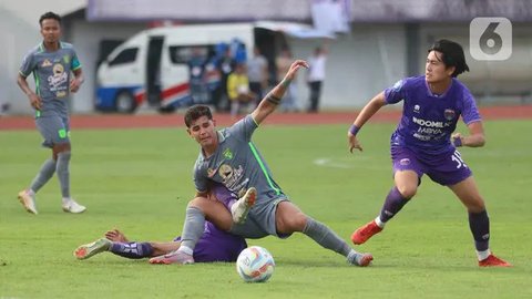 FOTO: Gol Paulo Henrique Selamatkan Persebaya dari Kekalahan Lawan Persita