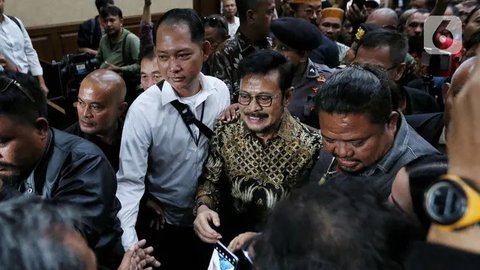FOTO: Sidang Perdana, Begini Raut Eks Mentan Syahrul Yasin Limpo Didakwa Peras Anak Buah Rp44,5 Miliar