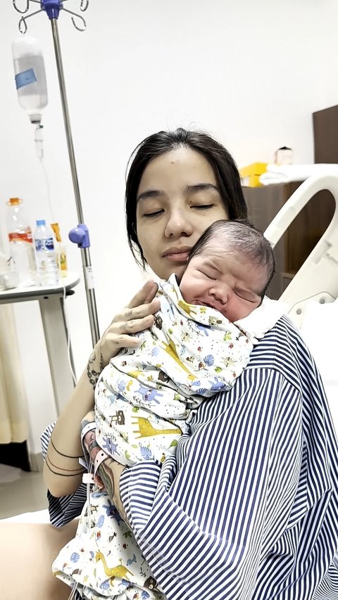 Menggemaskan Banget, Potret Baby Jared Anak Kelima Sheila Marcia yang Punya Pipi Chubby