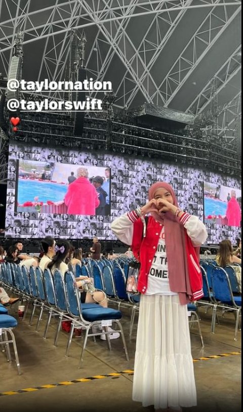 Cantik Banget, Potret Sienna Anak Marshanda Nonton Konser Taylor Swift di Singapura - Sudah Jago Rias Wajah Sendiri