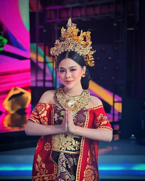 Pesona Melly Lee yang Pancarkan Keanggunan Wanita Tradisional Bali Hingga Nampak Bak Putri Kerajaan Eropa