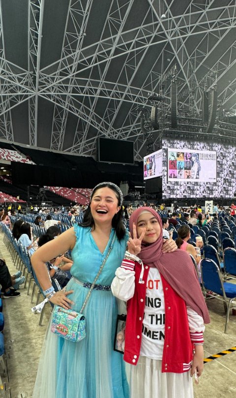 Potret Marshanda Bareng Sienna Nonton Konser Taylor Swift di Singapura, Momen Ibu dan Anak Menggemaskan Bak Bestie